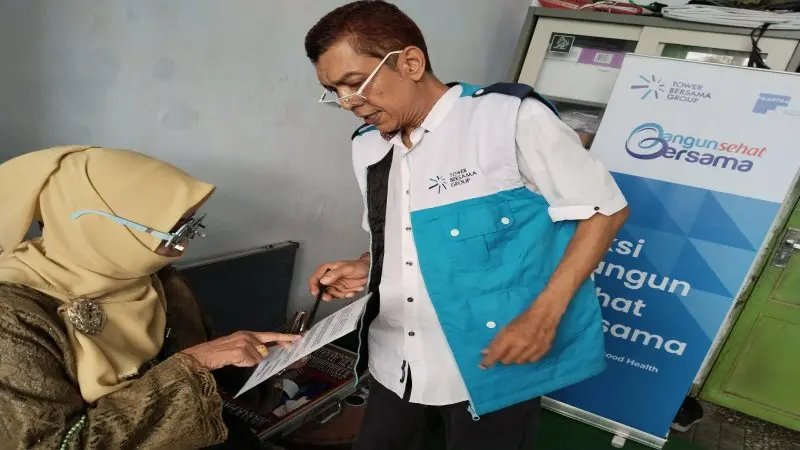 TBIG Collaborates with Fatayat NU and the Indonesian Women's Kebaya Community to Hold Free Eye Examinations in Commemoration of Kartini Day
